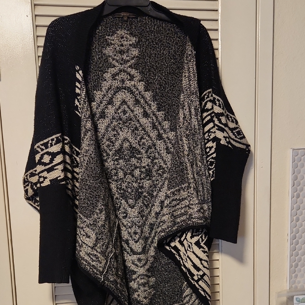 Black and White Patterned Women's Sweater
